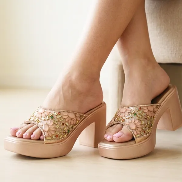 The_Billauri_Gauhar_[Golden_Block_Heel_Crystal_Sandals]