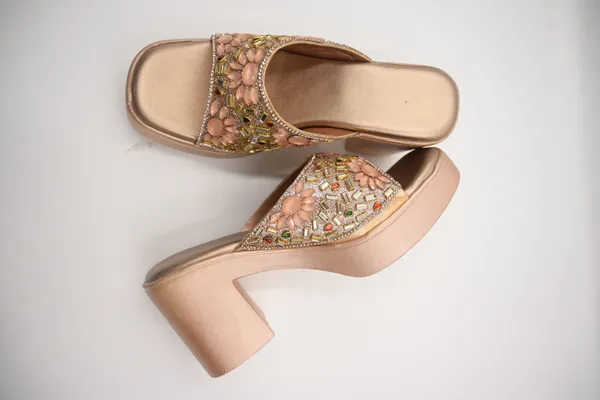 The_Billauri_Gauhar_[Golden_Block_Heel_Crystal_Sandals]
