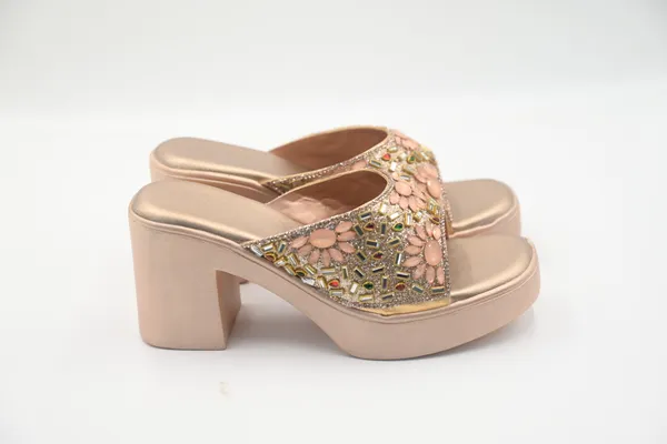 The_Billauri_Gauhar_[Golden_Block_Heel_Crystal_Sandals]