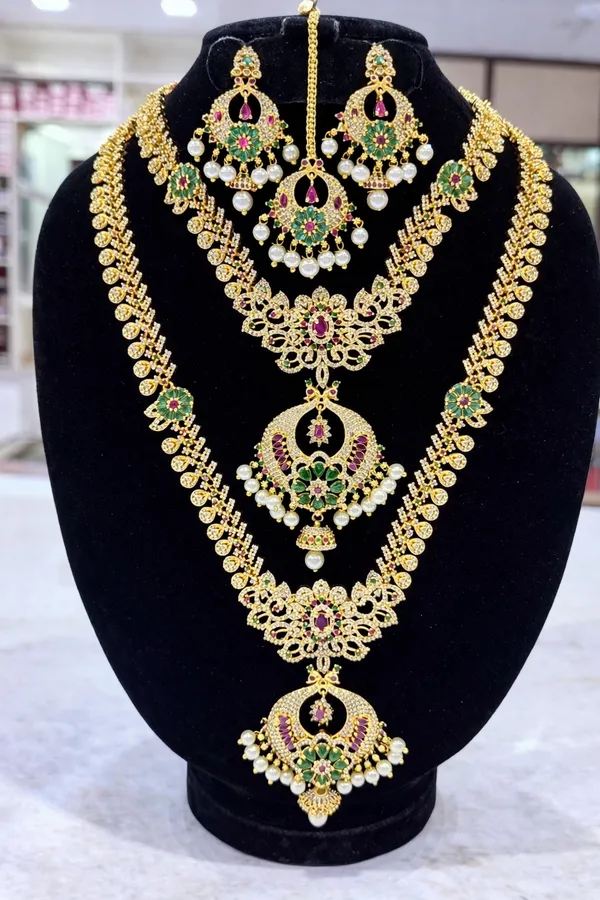 Pink_Green_And_Golden_Gold_Plated_Royal_Filigree_Bridal_Set_For_Women
