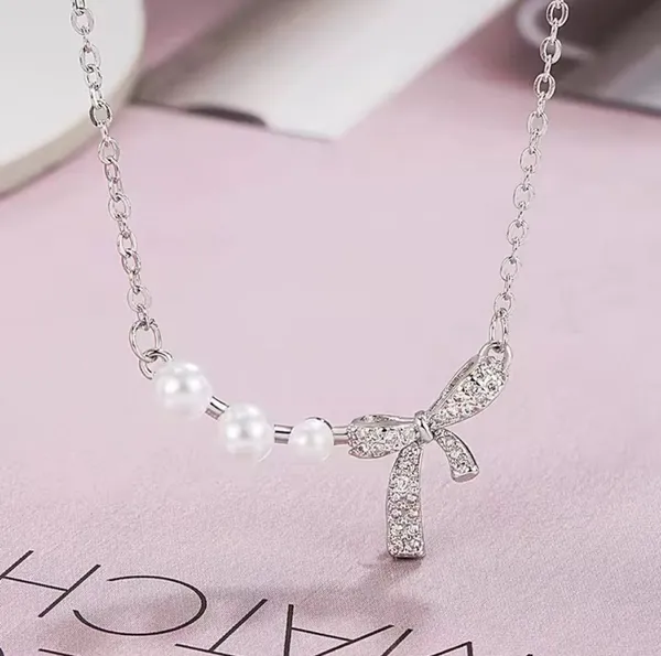 Silver_Bow_&_Pearl_Necklace