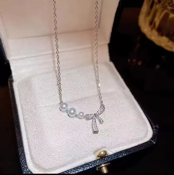 Silver_Bow_&_Pearl_Necklace