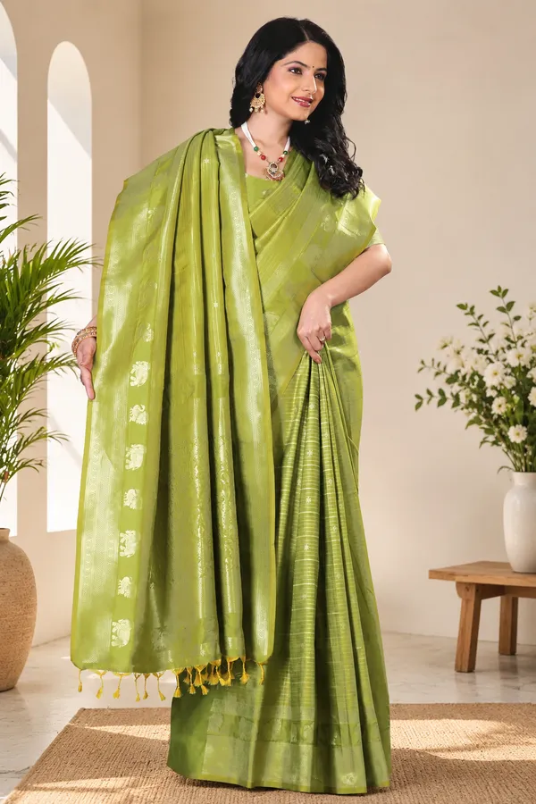 Green_Silk_Traditional_Woven_Contrast_Border_Saree_For_Women