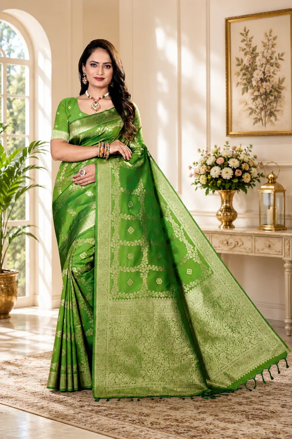 Green_Banarasi_Silk_Zari_Woven_Saree_With_Golden_Border_For_Women