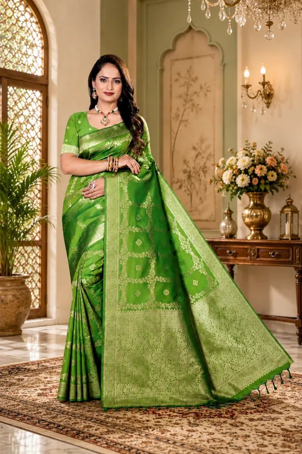Green_Banarasi_Silk_Zari_Woven_Saree_With_Golden_Border_For_Women