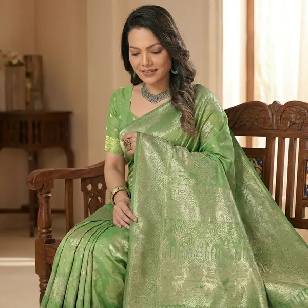 Green_Banarasi_Silk_Golden_Zari_Traditional_Saree_For_Women