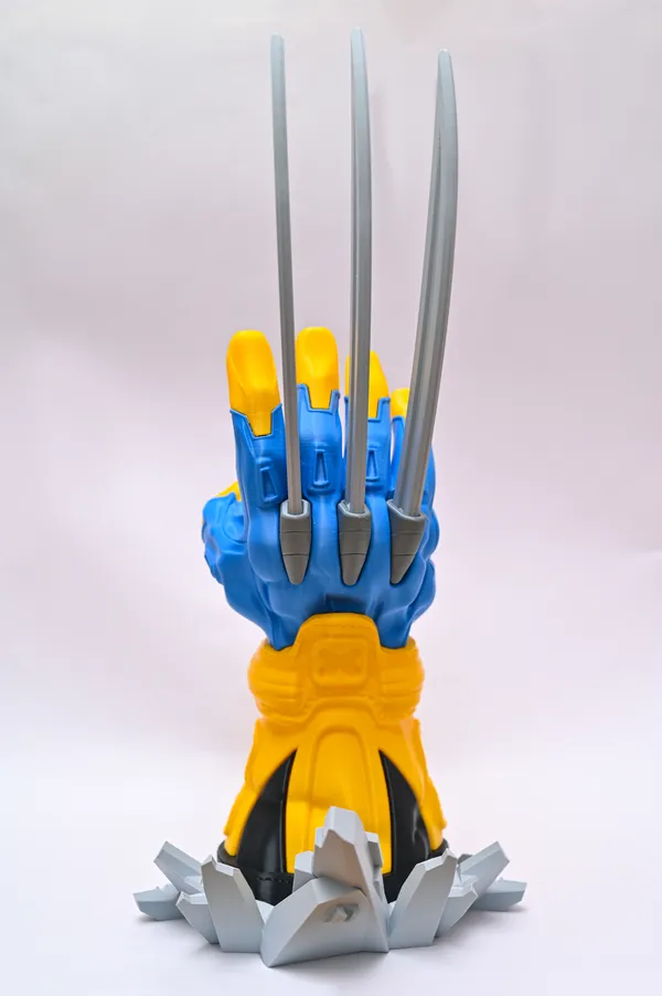 Wolverine-Inspired_PS5/XBOX_Controller_Holder_Dialogue_Dukan