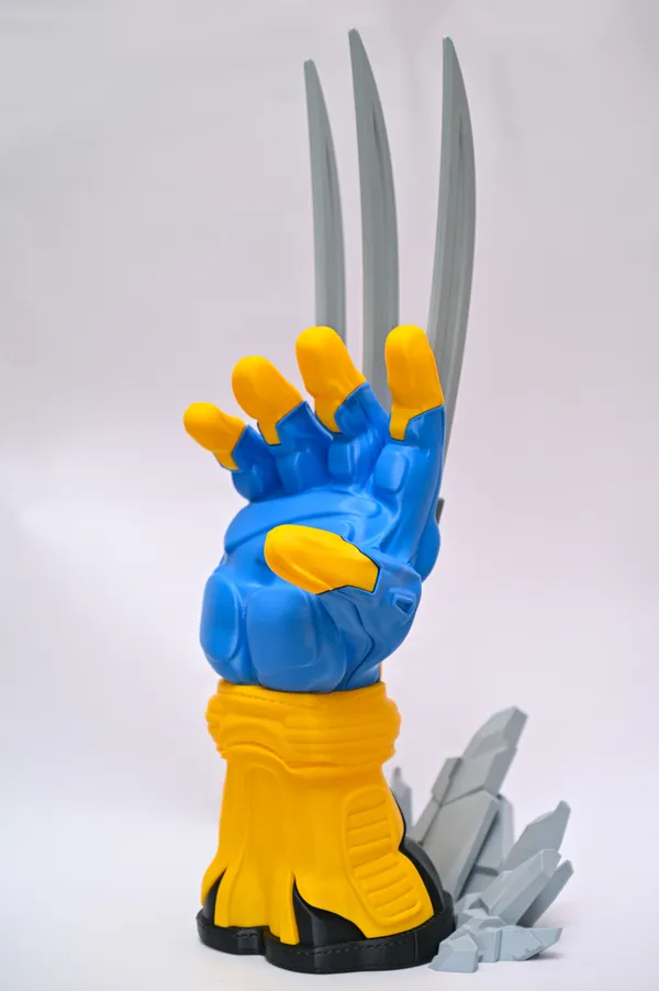 Wolverine-Inspired_PS5/XBOX_Controller_Holder_Dialogue_Dukan