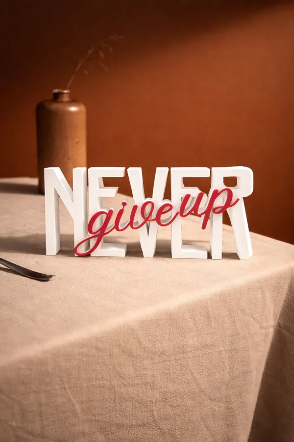 Never_Give_Up_Desk_Decorative