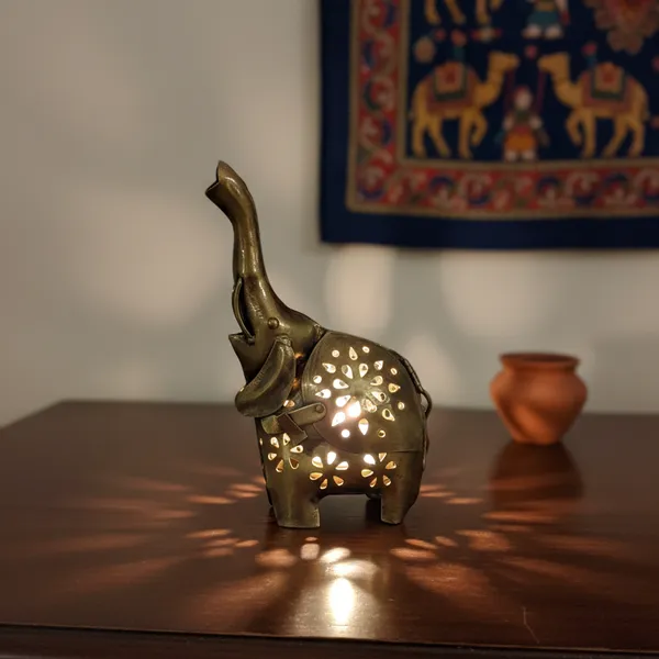 Golden_Handcrafted_Metal_Elephant_Tea_Light_Holder_For_Home_Decoration_And_Gift
