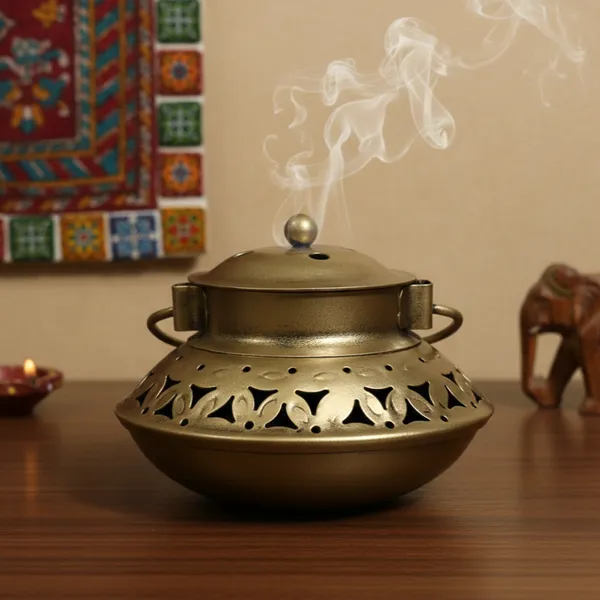 Golden_Handcrafted_Metal_Handi_Tea_Light_Holder_For_Home_Decoration_And_Gift