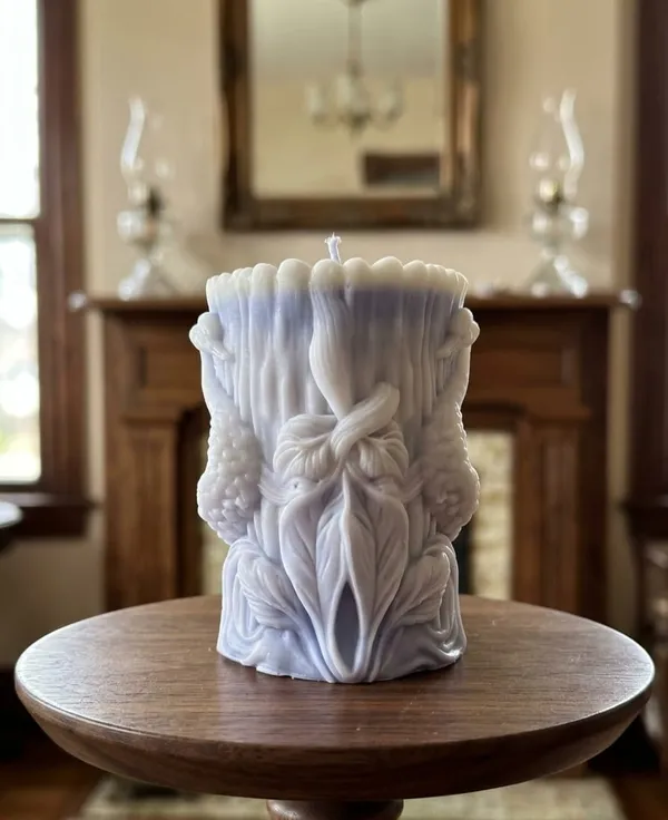 Swan_Soy_And_Coconut_Wax_Pillar_Candle