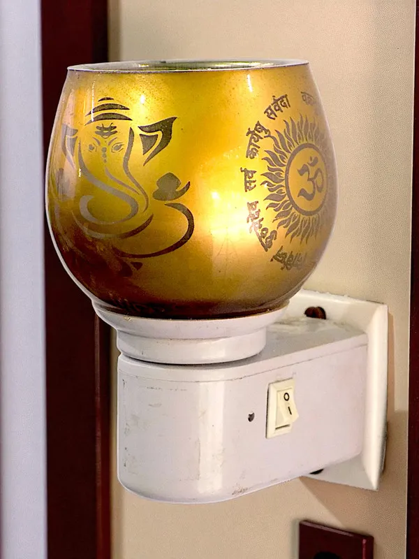 Golden_Glass_And_Plastic_And_Steel_Premium_Incense_Holder_Aroma_Diffuser_For_Home
