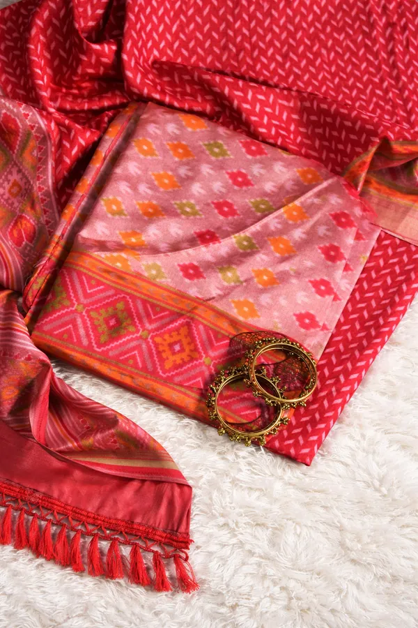 Dusty_Pink_Maheshwari_Silk_Patola_Print_Unstitched_Suit_For_Women