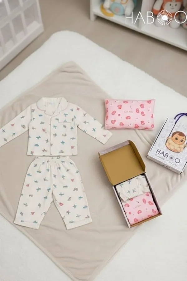 Beige_Cotton_Night_Suit_For_Kids_With_Mustard_(Rai)_Pillow_