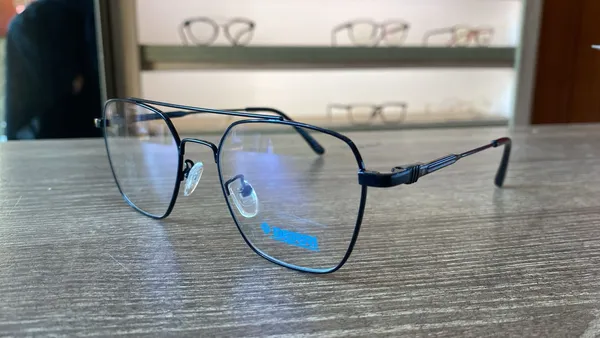 Black_Titanium_Double_Bar_Mettalic_Optical_Frame_For_Men_With_Bule_Cut_Glasses