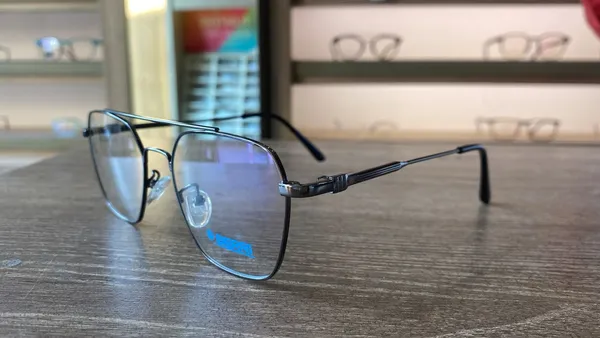 Gun_Titanium_Double_Bar_Mettalic_Optical_Frame_For_Men_With_Bule_Cut_Glasses