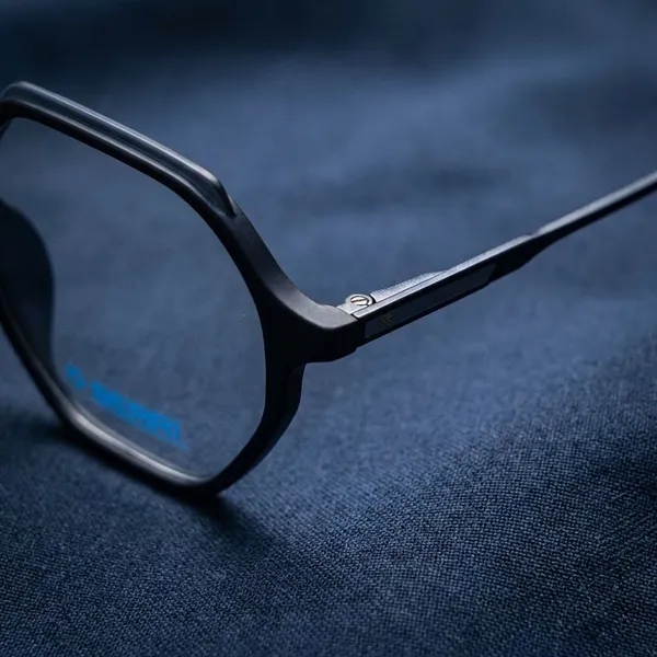 Black_Tr_90_Hexa_Unisex_Optical_Frame_For_Men_And_Women_With_Bule_Cut_Glasses