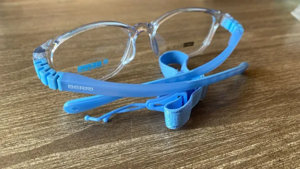 Blue_Tr_90_Square_Optical_Frame_For_Kids_With_Bule_Cut_Glasses