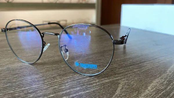 Gun_Titanium_Oval_Rim_Metal_Optical_Frame_For_Women_With_Bule_Cut_Glasses
