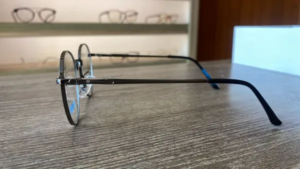 Gun_Titanium_Oval_Rim_Metal_Optical_Frame_For_Women_With_Bule_Cut_Glasses