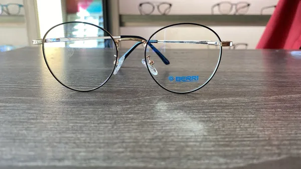 Gold_And_Black_Titanium_Oval_Rim_Metal_Optical_Frame_For_Women_With_Bule_Cut_Glasses