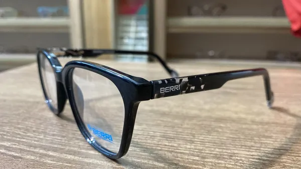 Black_Tr_90_Studio_Soft_Square_Optical_Frame_For_Women_With_Bule_Cut_Glasses