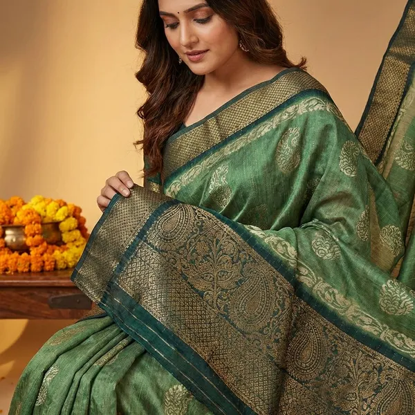 Green_Premium_Dola_Silk_Saree_With_Running_Blouse_For_Women