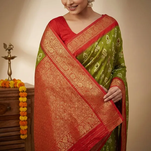 Green_&_Maroon_Premium_Dola_Silk_Saree_With_Running_Blouse_For_Women
