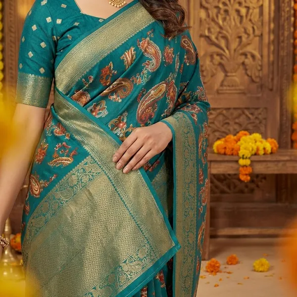Green_Premium_Moss_Crepe_With_Jacquard_Border_Saree_With_Running_Blouse_For_Women