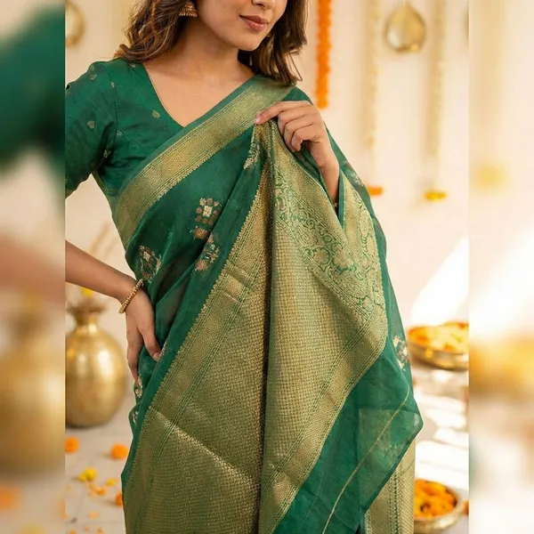 Green_Premium_Moss_Crepe_With_Jacquard_Border_Saree_With_Running_Blouse_For_Women