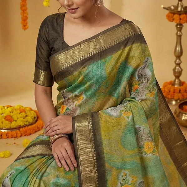 Green_Premium_Moss_Crepe_With_Jacquard_Border_Saree_With_Running_Blouse_For_Women