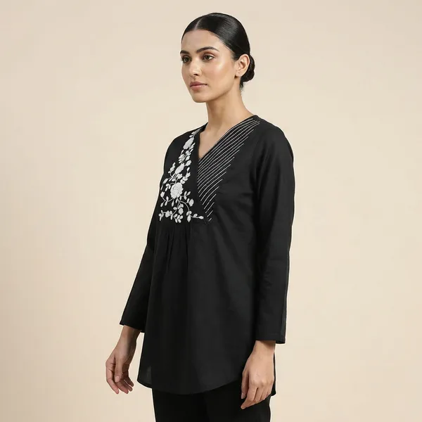 Black_Mul_Cotton_Premium_V-Neck_Tunic_Top_For_Women