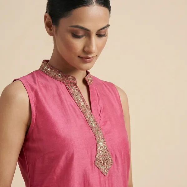 Pink_Mul_Cotton_Premium_Geometric_Kurti_For_Women