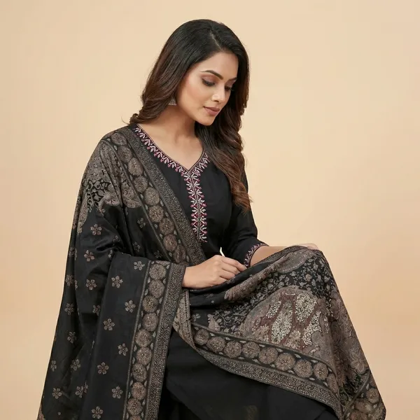 Black_Heavy_Dupatta_3Pc_Suit_Kurta_Set_For_Women