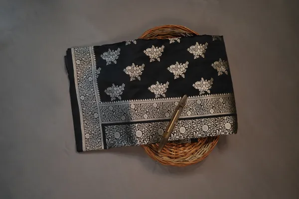 Black_Banarasi_Silk_Zardozi_Work_Saree_For_Women