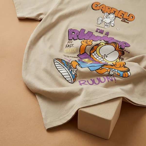 Beige_Cotton_Premium_Garfield_I'M_A_Runner_Graphic_Oversized_T-Shirt_For_Women