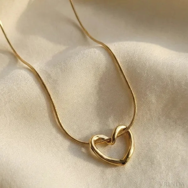 Gold_Plated_22_K_Eternal_Knot_Heart_Necklace_For_Women