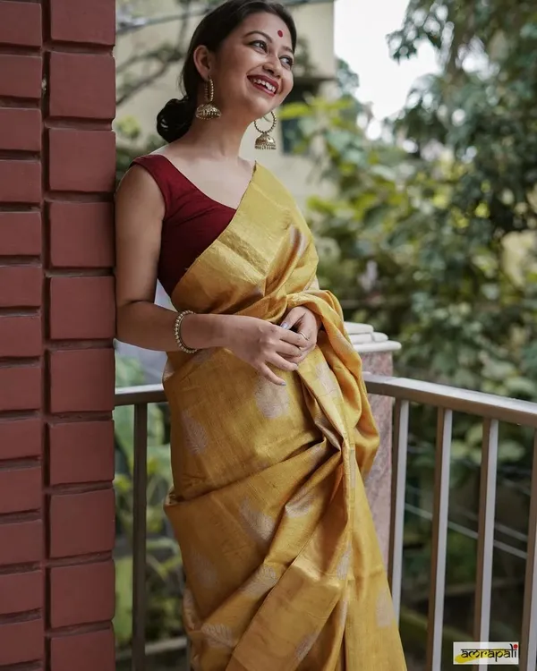 Mustard_Exquisite_Linen_Silk_Saree_With_Transcendent_Blouse_Piece_For_Women