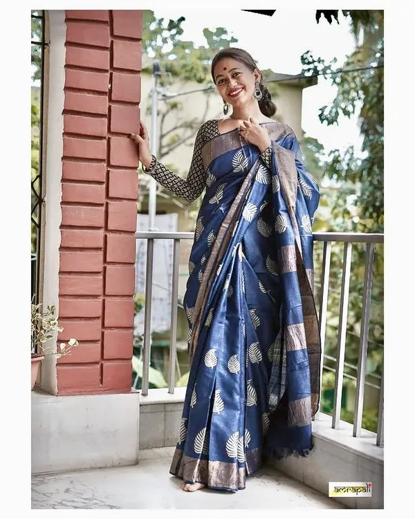 Navy_Blue_Devastating_Linen_Silk_Saree_With_Nemesis_Blouse_Piece_For_Women