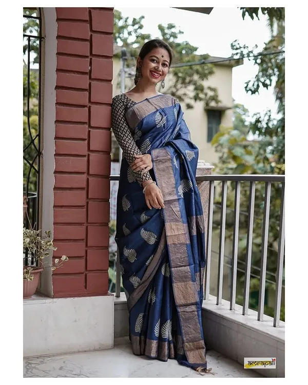 Navy_Blue_Devastating_Linen_Silk_Saree_With_Nemesis_Blouse_Piece_For_Women