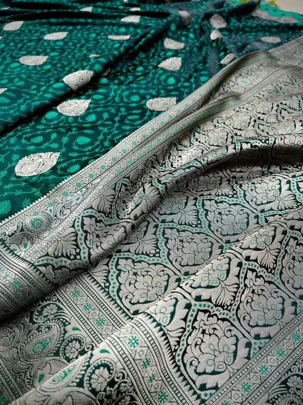 Dark_Green_Dalliance_Soft_Silk_Saree_With_Engaging_Blouse_Piece_For_Women