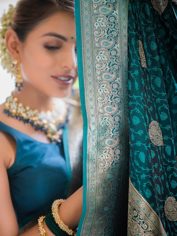 Rama_Chatoyant_Soft_Silk_Saree_With_Gossamer_Blouse_Piece_For_Women