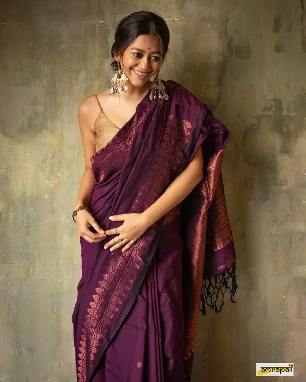 Wine_Lassitude_Soft_Silk_Saree_With_Sempiternal_Blouse_Piece_For_Women