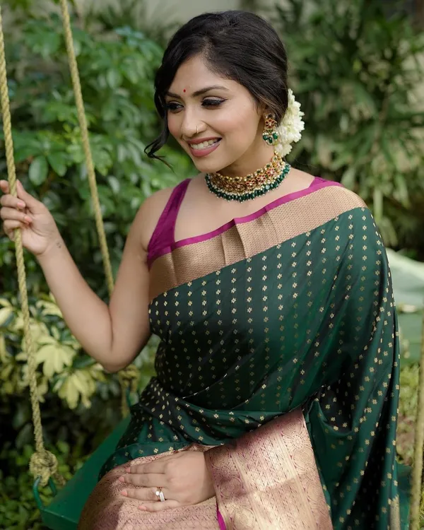 Dark_Green_Capricious_Soft_Silk_Saree_With_Lovely_Blouse_Piece_For_Women
