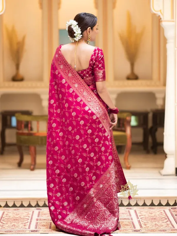 Dark_Pink_Glowing_Soft_Silk_Saree_With_Gratifying_Blouse_Piece_For_Women