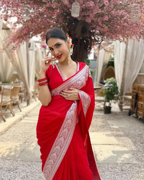 Red_Stylish_Soft_Silk_Saree_With_Hypnotic_Blouse_Piece_For_Women