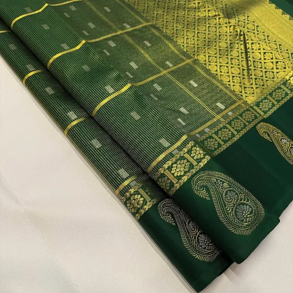 Dark_Green_Gratifying_Soft_Banarasi_Silk_Saree_With_Radiant_Blouse_Piece_For_Women