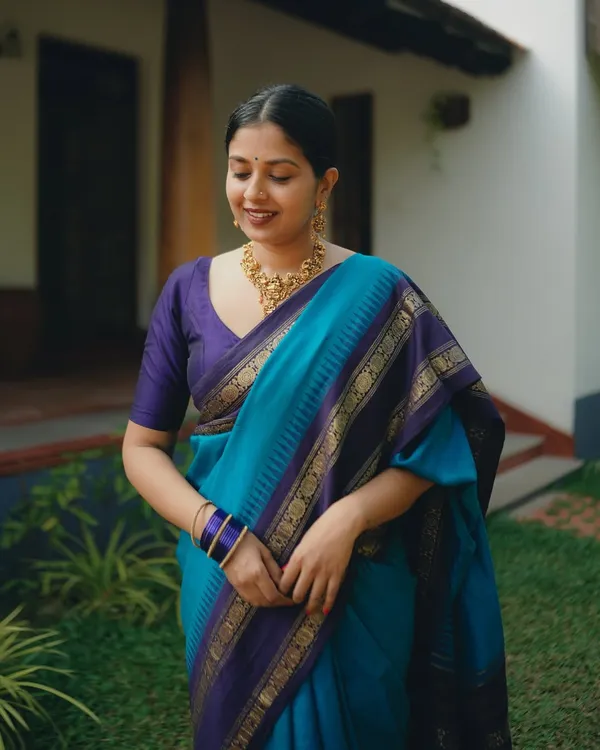 Firozi_Capricious_Soft_Silk_Saree_With_Jazzy_Blouse_Piece_For_Women