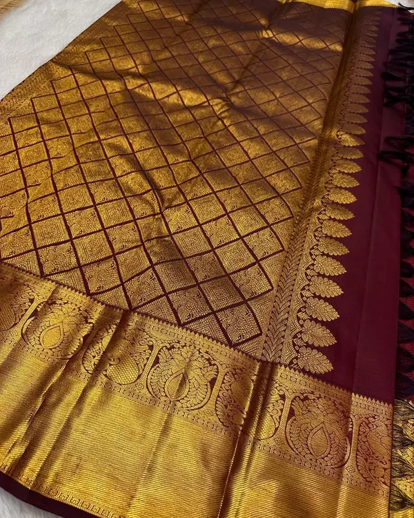 Maroon_Tantalizing_Soft_Banarasi_Silk_Saree_With_Staring_Blouse_Piece_For_Women